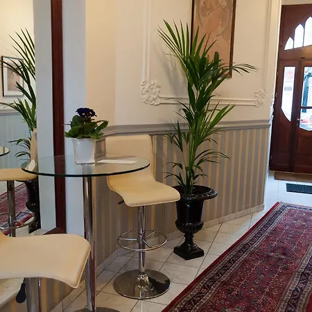 Garni Hotel Drei Lilien Hotel 3*