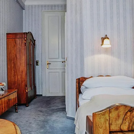 Hotel Garni Hotel Drei Lilien 3*